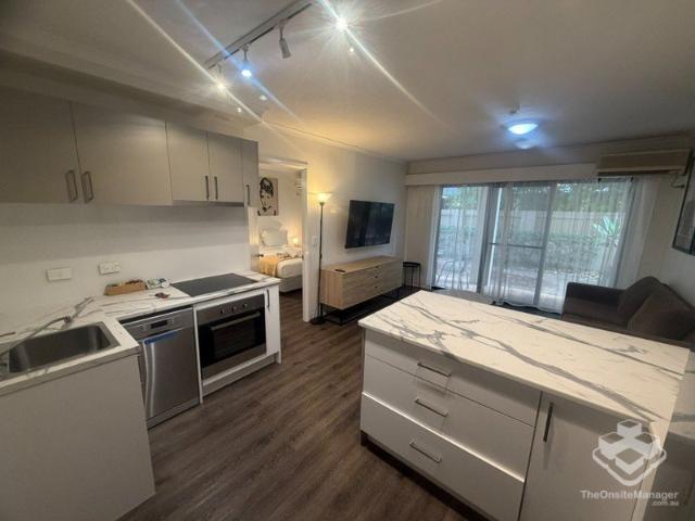 Stylishly Refreshed & Furnished One Bedroom Unit in the Heart of South Brisbane