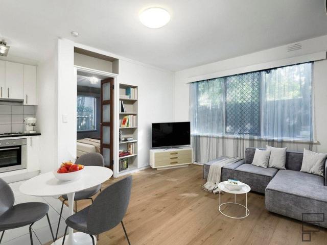 Stylishly Renovated One Bedroom Apartment in the Heart of Balaclava | FLARE REAL ESTATE