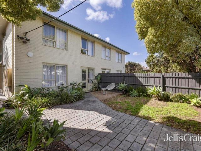 Stylishly renovated and private courtyard living