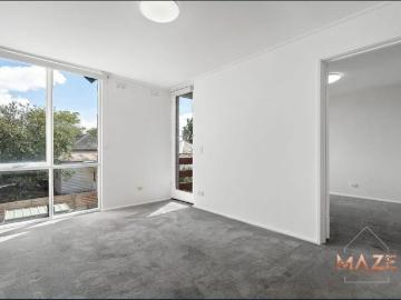 Stylishly Renovated Apartment in the Heart of Seddon Village Living