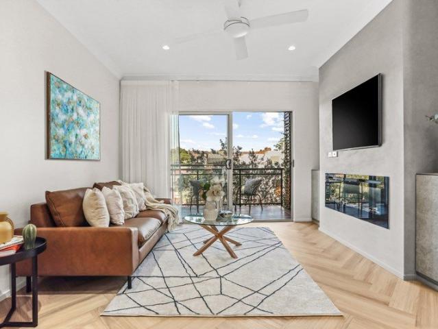 Stylishly renovated apartment in convenient setting