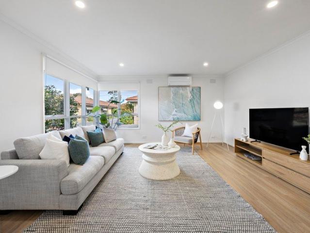 Stylishly Renovated Beach & Village Lifestyle