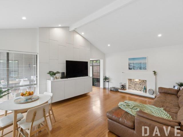STYLISHLY RENOVATED ENTERTAINER