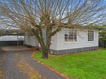 Stylishly Renovated Family Haven with Modern Comfort and Charm