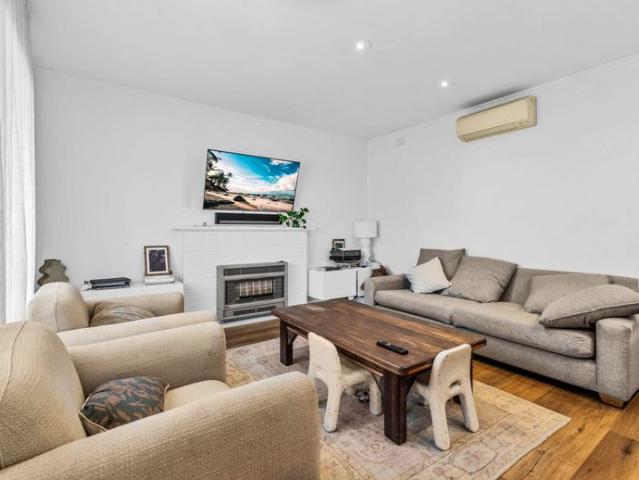 Stylishly Renovated Family Home in a Sought After Seaford Pocket