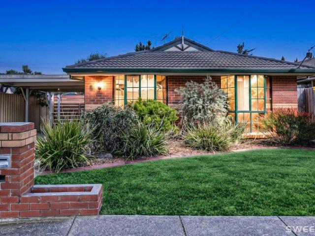 Stylishly Renovated Family Living In A Peaceful Court Location!