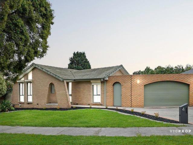 STYLISHLY RENOVATED FAMILY LIVING IN A PRIME SETTING