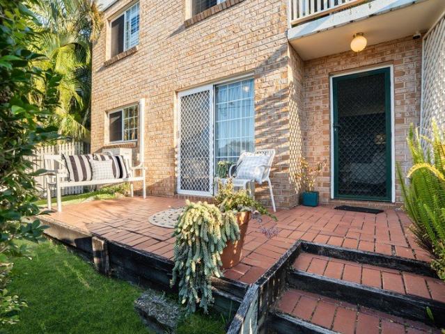 Stylishly Renovated Ground Floor Apartment in Sought After Sherwood