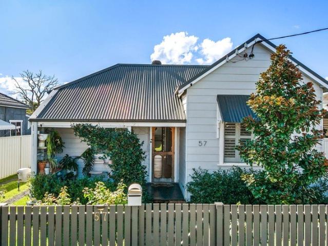 Stylishly Renovated Home with Huge Garage in a Convenient Lakeside Location