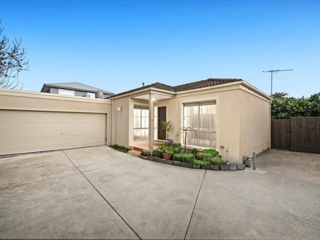Stylishly Renovated Living with a Spacious Backyard and Double Garage