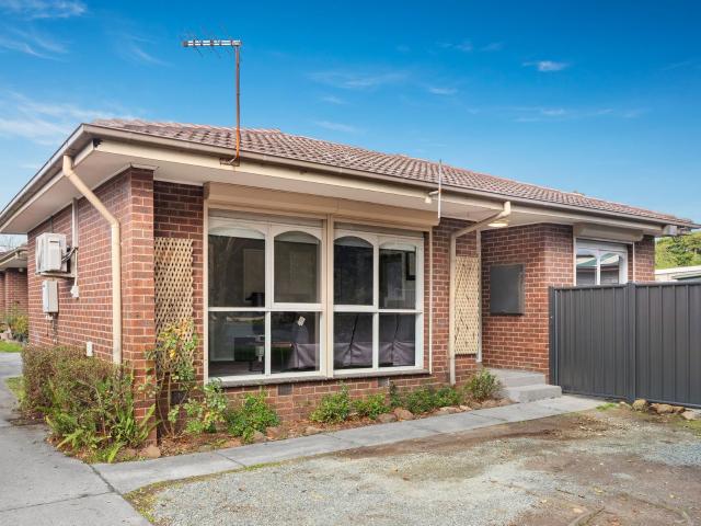Stylishly Renovated Living in a Sought After Ringwood East Setting