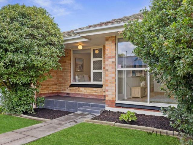 STYLISHLY RENOVATED LIVING IN PRESTIGIOUS TUSMORE