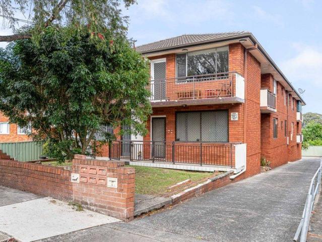 Stylishly Renovated Two Bedroom Apartment in a Convenient Location