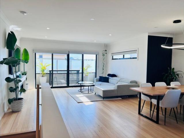 Stylishly Renovated Townhouse in a Convenient Reservoir Location