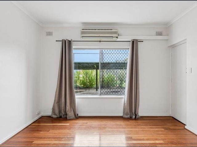 Stylishly Renovated Unit in a Prime City Fringe Location