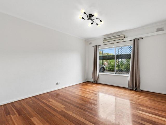 Stylishly Renovated Unit in a Prime City Fringe Location