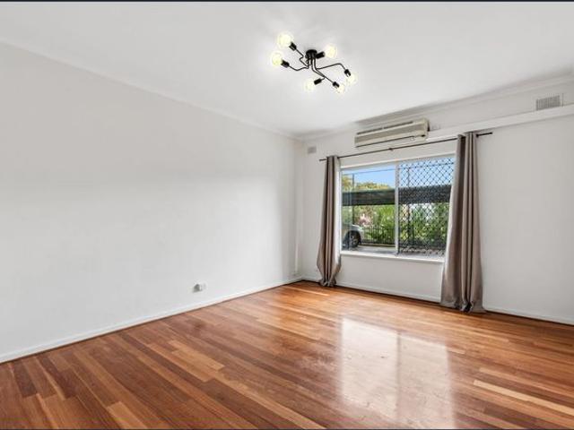 Stylishly Renovated Unit in a Prime City Fringe Location