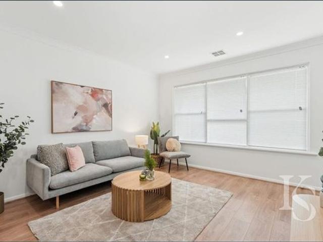 Stylishly Renovated Unit in Prime Oaklands Park Location