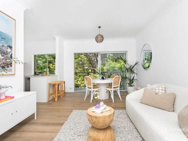 Stylishly Renovated Unit in Prime Shoal Bay Location