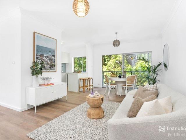 Stylishly Renovated Unit in Prime Shoal Bay Location