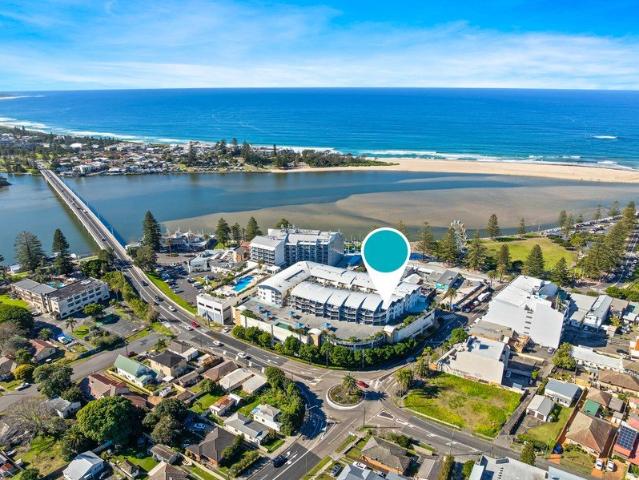 Stylishly Renovated Unit with Ensuite in a Prime Coastal Location