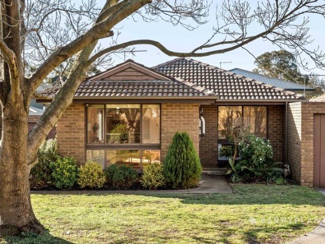 Stylishly Renovated Villa in a Boutique West Preston Setting