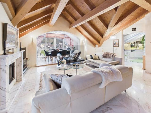 STYLISHLY RENOVATED WITH AN ATTRACTIVE CHEMINÉE