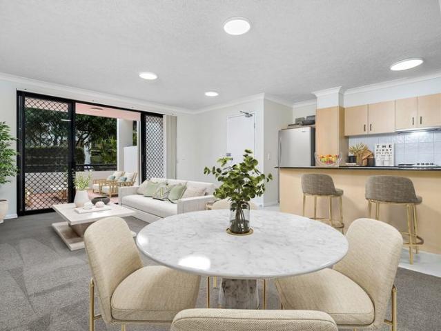 STYLISHLY RENOVATED 1 BRM UNIT MINUTES TO THE BROADWATER