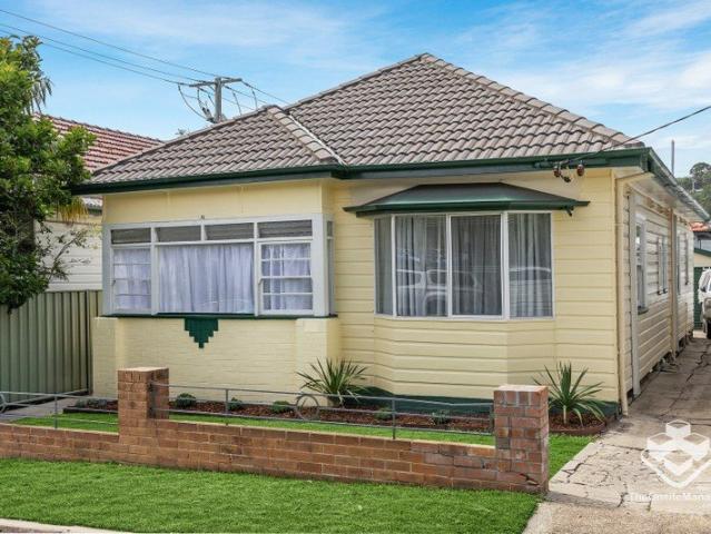 Stylishly Renovated 2 Bedroom Home in Prime Location