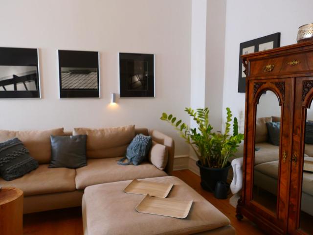 Stylishly Renovated 90 sqm Design Apartment in a Classic Historic Building, Frankfurt Amsterdam Apartments for Rent