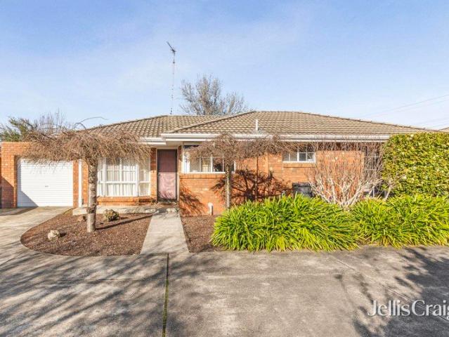 Stylishly updated townhouse in a convenient location