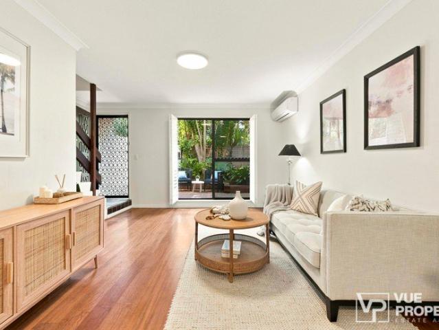 Stylishly Updated Townhouse in a Peaceful & Private Marsfield Setting