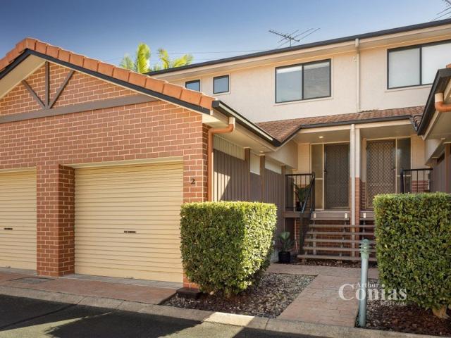 Stylishly Updated Townhouse in Prime Everton Park Location