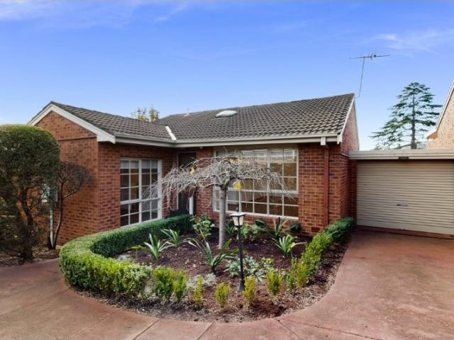 Stylishly Updated Villa in a Prime Mont Albert North Location