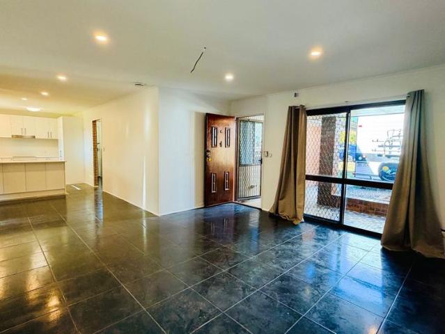 Stylishly Updated Family Home with Brand New Kitchen 3 Bed plus 4th Room / Rumpus