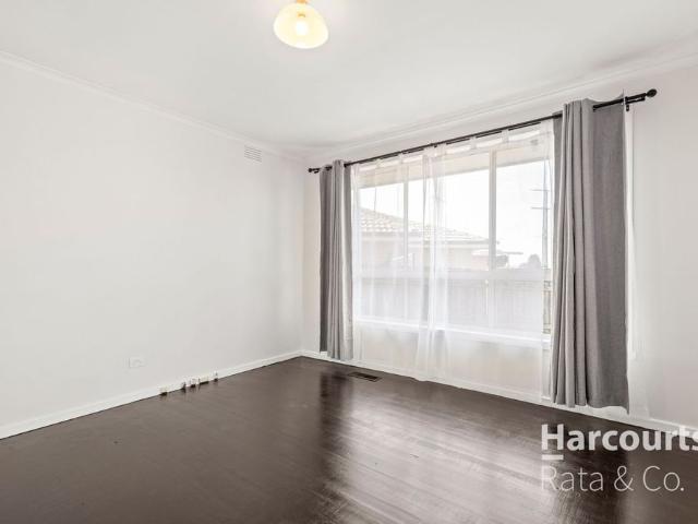 Stylishly Updated Family Home in a Convenient Lalor Location