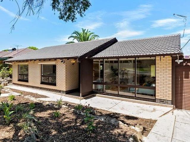 Stylishly Updated Kitchen & Generous 684m² Block