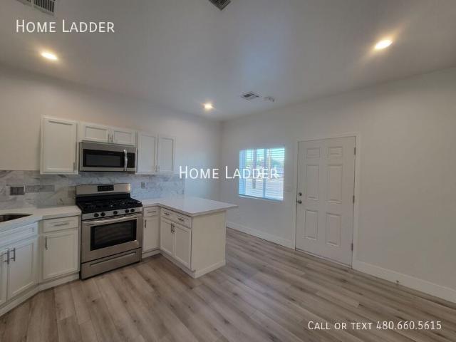 Stylishly Upgraded 1 Bedroom with Modern Finishes & Spacious Layout Move in Special