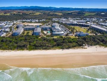 Stylishly Upgraded 2 bedroom Dual Key Resort Apartment Just Moments from Salt Beach