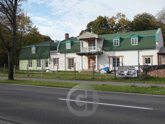 Stylizowany dwór z bazą noclegową i restauracją 840 m²