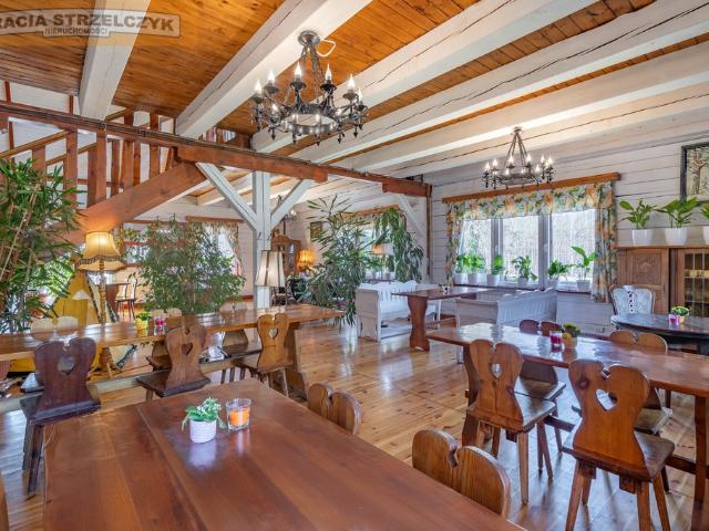 Stylowy obiekt restauracyjno hotelowy 806 m² z ogrodem i parkingiem