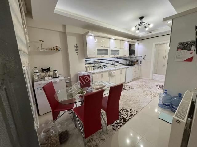 Su Emlak'tan Satılık Geniş 4+1 Manzaralı Arakat Daire