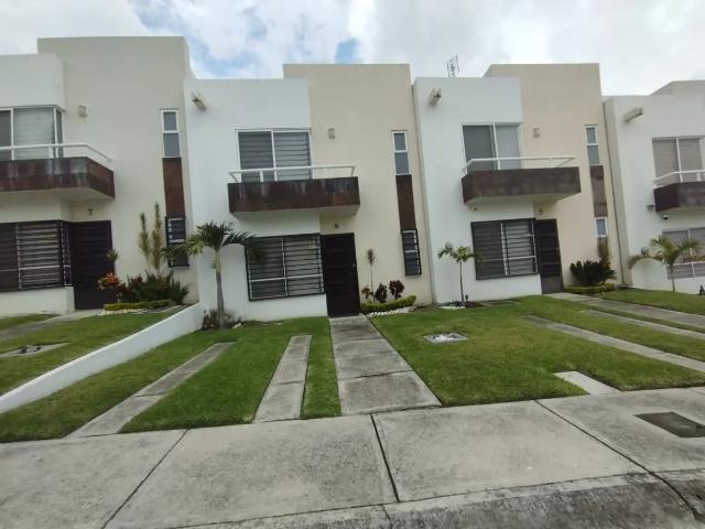 SU NUEVO HOGAR LE ESPERA EN CASCADAS COCOYOC, DOS NIVELES, TRES RECÁMARAS, SIN MUEBLES