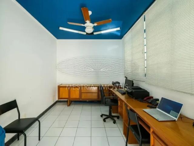Sumaré | Casa com 269 m² e 4 vagas | Localização perfeita!