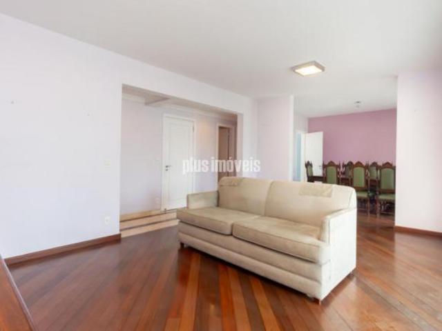 Sumaré com 4 quartos, sendo 2 suítes, 214m²