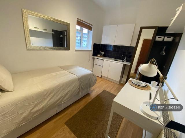 Sumatra Road, London, NW6 1 bed in a house share to rent £880 pcm £203 pw