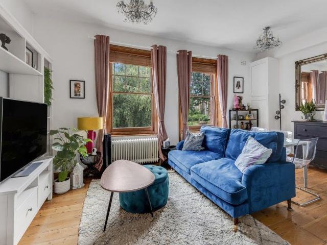 Sumatra Road, West Hampstead NW6, 2 bed flat to rent, £2,492 pcm | PrimeLocation
