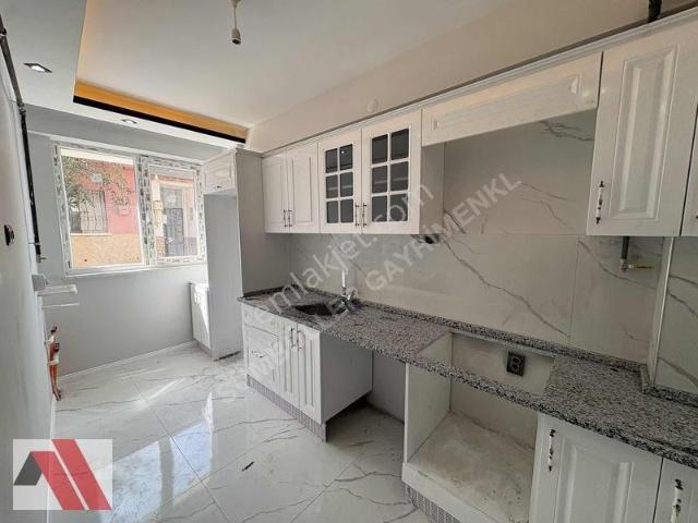 Sümbüller'den Caddeye Yakın Yerden Isıtmalı Balkonlu 2+1 Daire