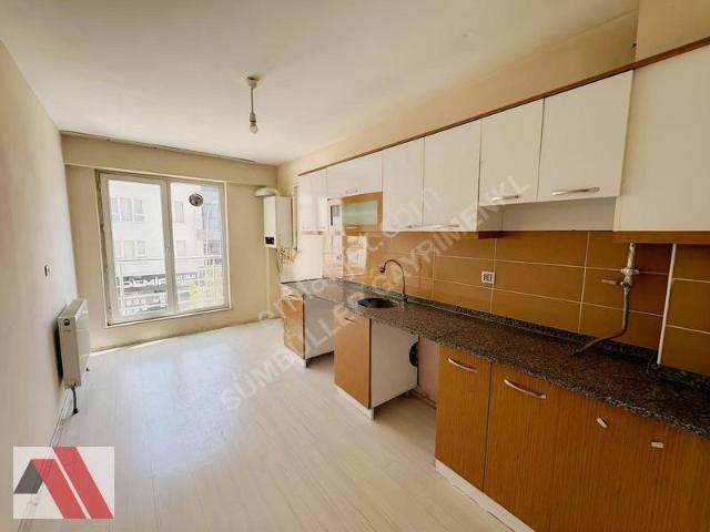 Sümbüller'den Cadde Üstü Arakat Asansörlü Balkonlu 2+1 Daire