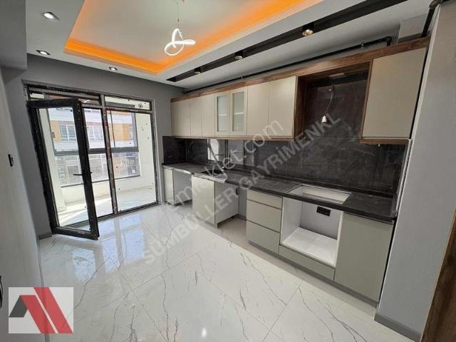 Sümbüller'den Cadde Üstü Ebeveyn Banyolu Y. Isıtmalı 2+1 Daire